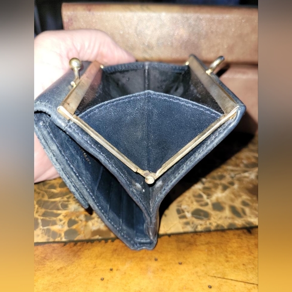 Salvatore Ferragamo black trifold wallet - Picture 6 of 7